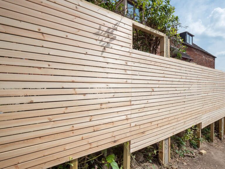 Horizontal timber cladding screen on a raised garden.